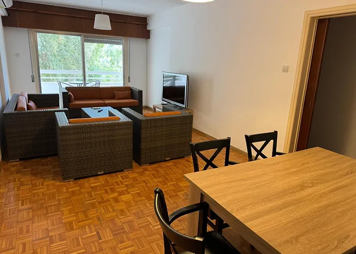 River Court, Flat 8 *